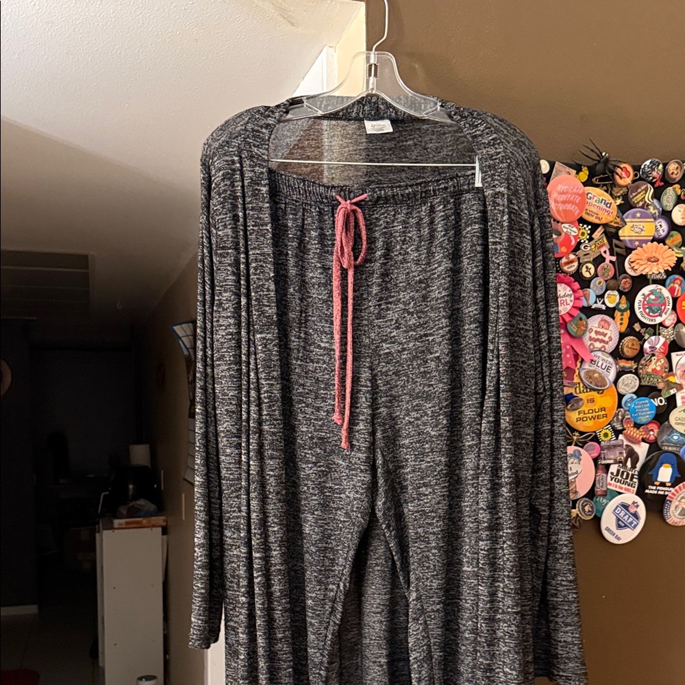 Cozy Gray and Black lounge set!